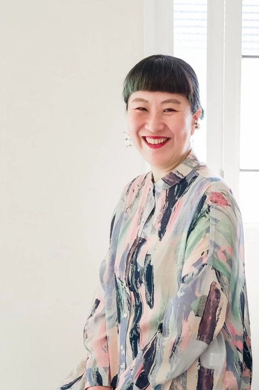 笑顔の女性ポートレート