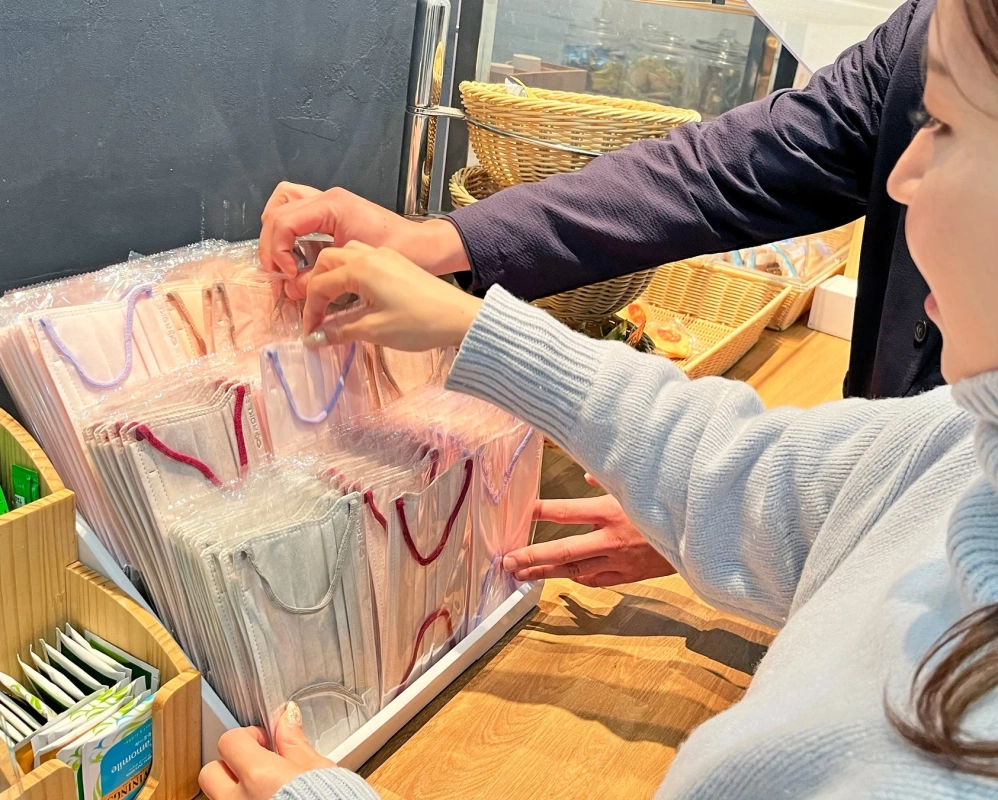 マスクとティッシュ