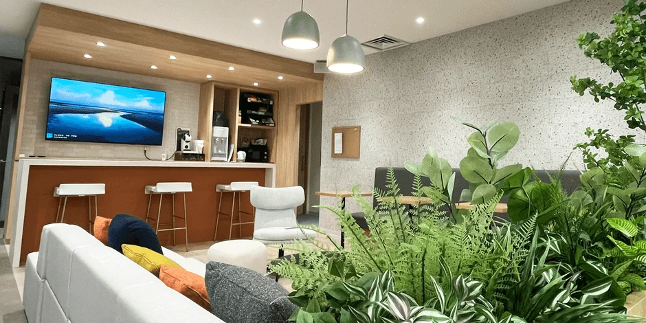 モダンなラウンジ空間