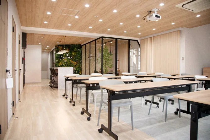 社内外の交流を生むオープンな空間