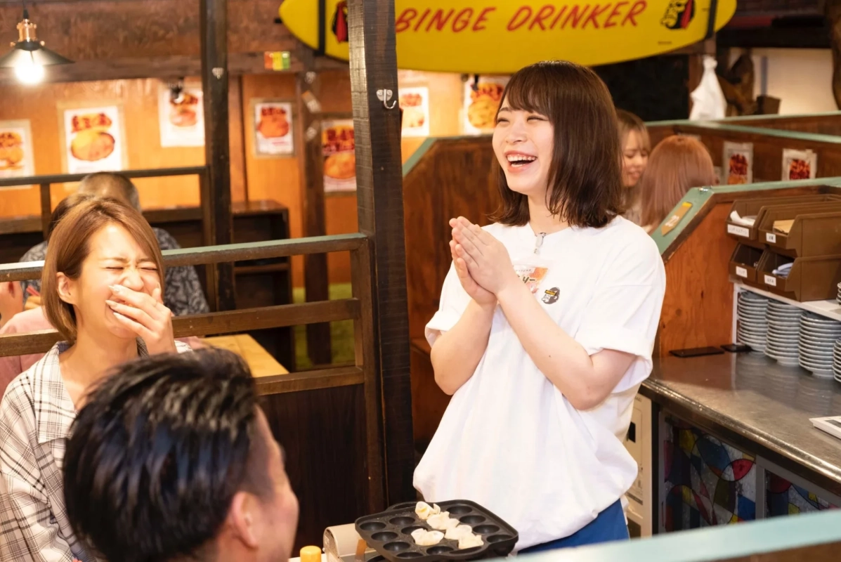 賑やかな居酒屋の様子