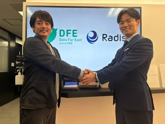 株式会社データ・ファー・イースト社 代表取締役 向井隆昭氏（写真左）と株式会社Radish 代表取締役社長 浦田有隆氏（写真右）