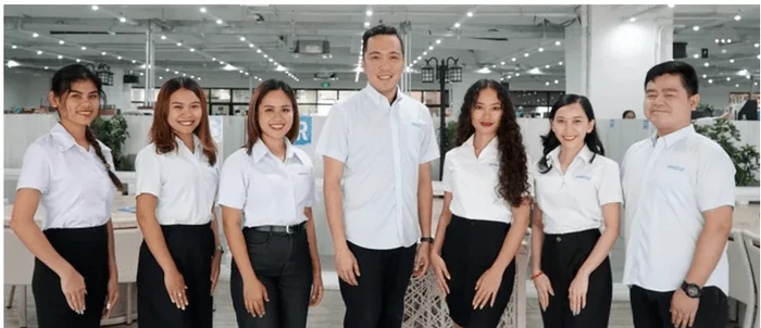 QQEnglishスタッフ集合写真