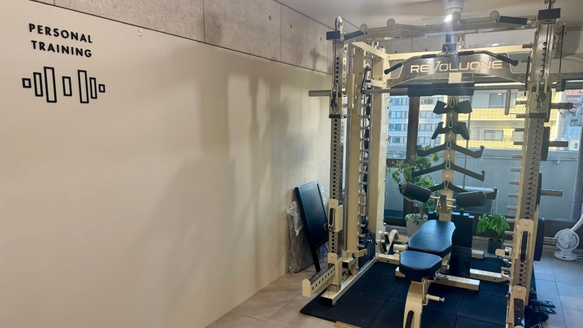 パーソナルトレーニングジムの内装