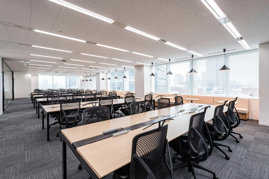広々としたモダンなオフィス空間