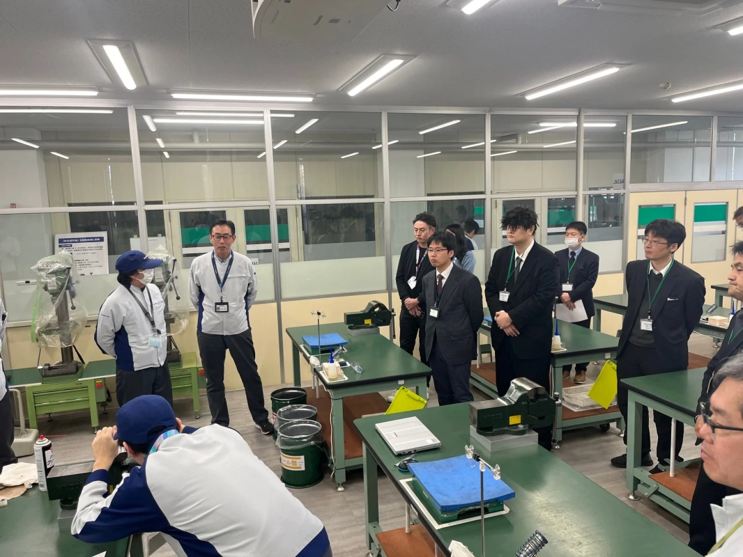 技術研修や実習を行う様子
