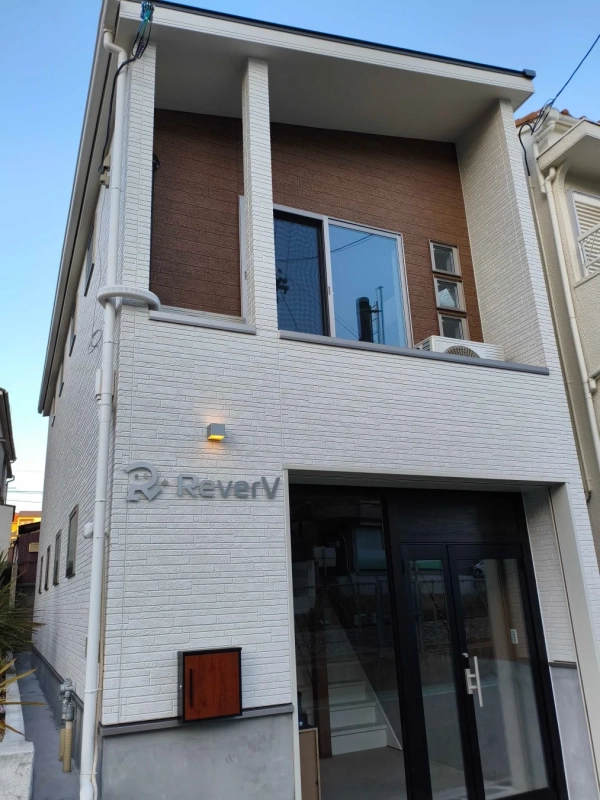ReverVワークス外観