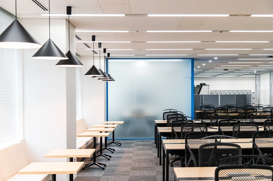 モダンで広々としたオフィス空間