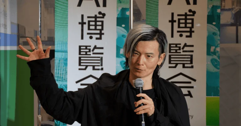 講演を行う登壇者