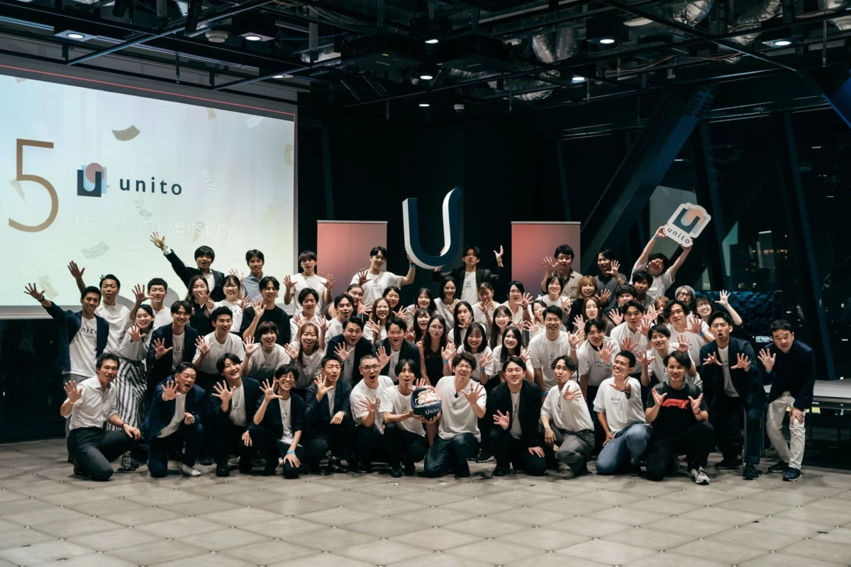 Unitoの5周年記念集合写真