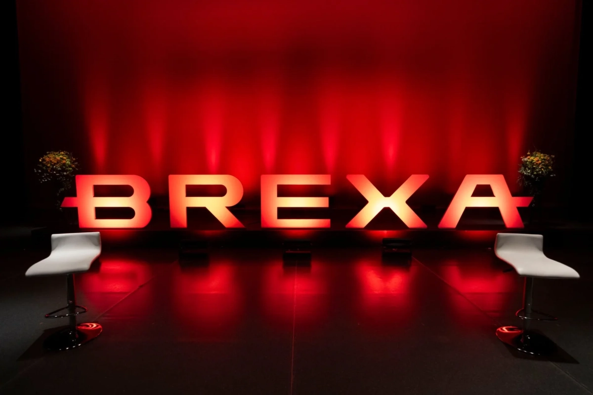 BREXA入社式ステージ