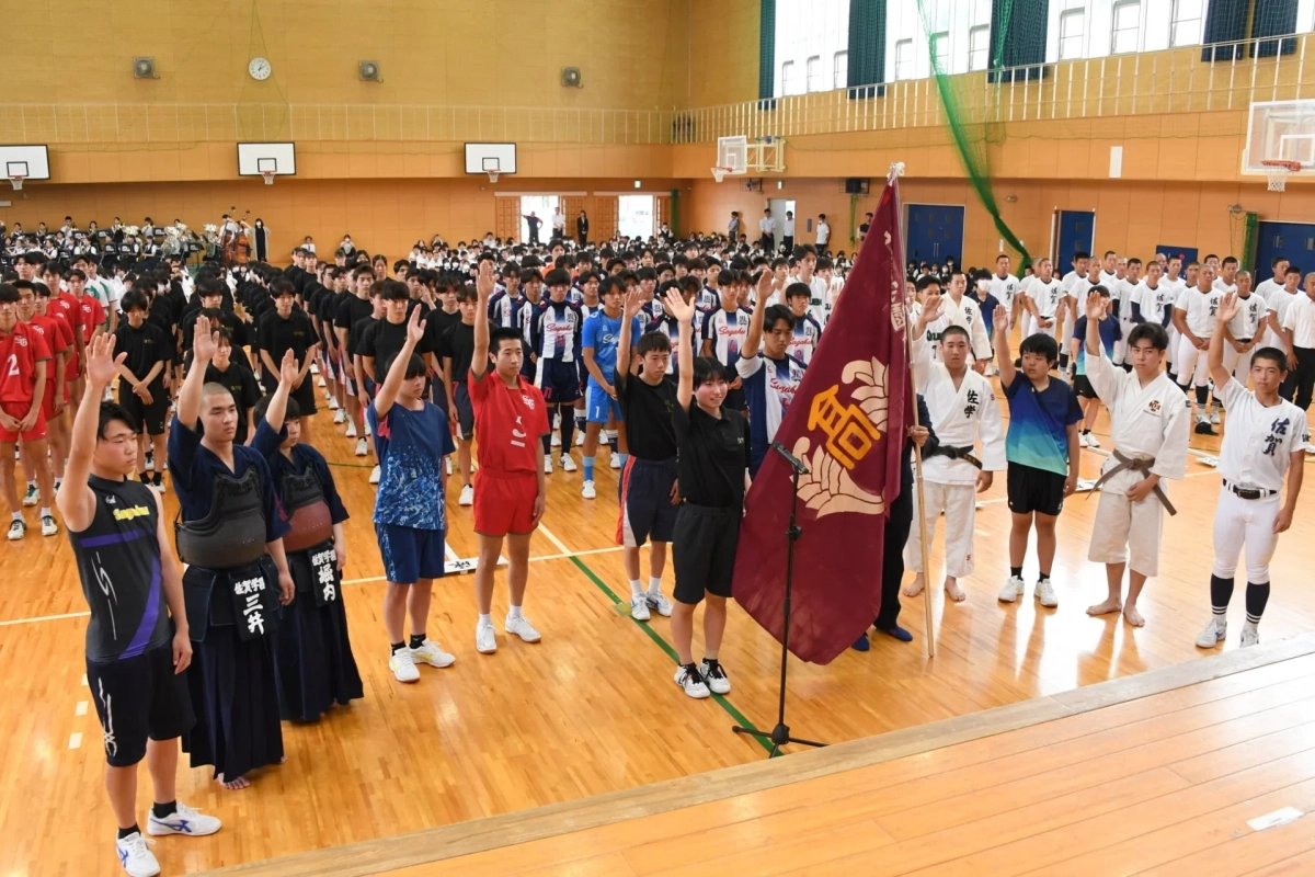佐賀学園高等学校 体育館での宣誓