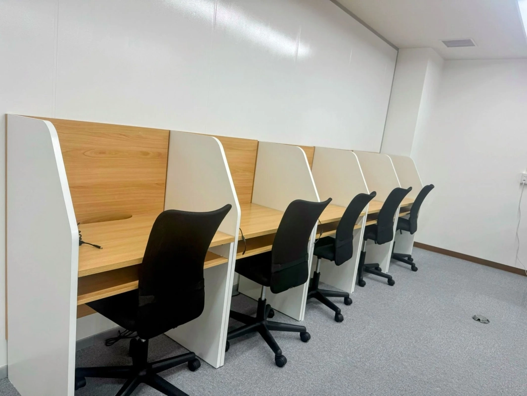 個別ブースの学習/作業スペース