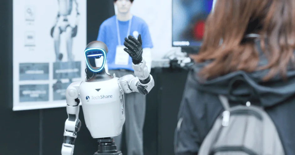 ヒューマノイドロボットと来場者