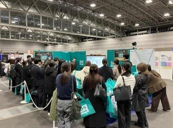 就職フェアで賑わうニトリのブース