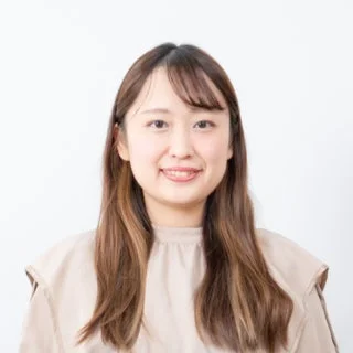 女性,笑顔,ポートレート,アジア人,若い,長髪,白背景,上半身,自然な表情