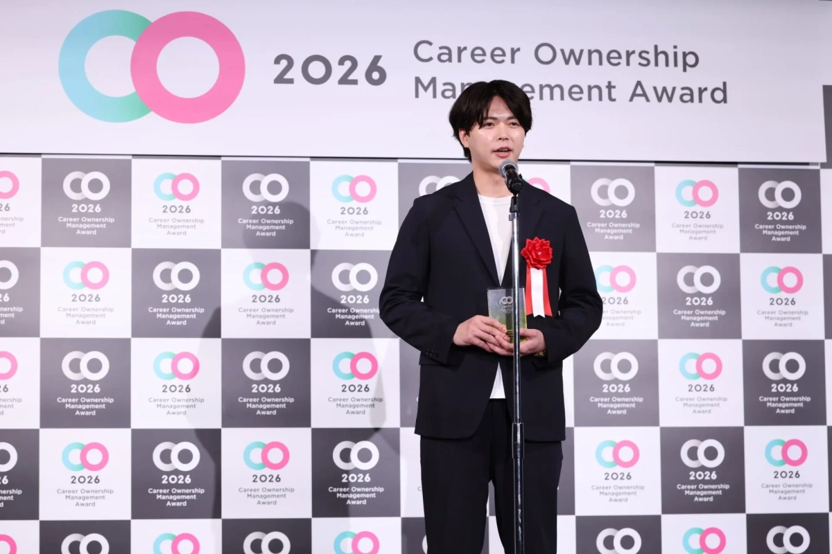 キャリアオーナーシップ経営AWARD 2026の授賞式でスピーチする様子