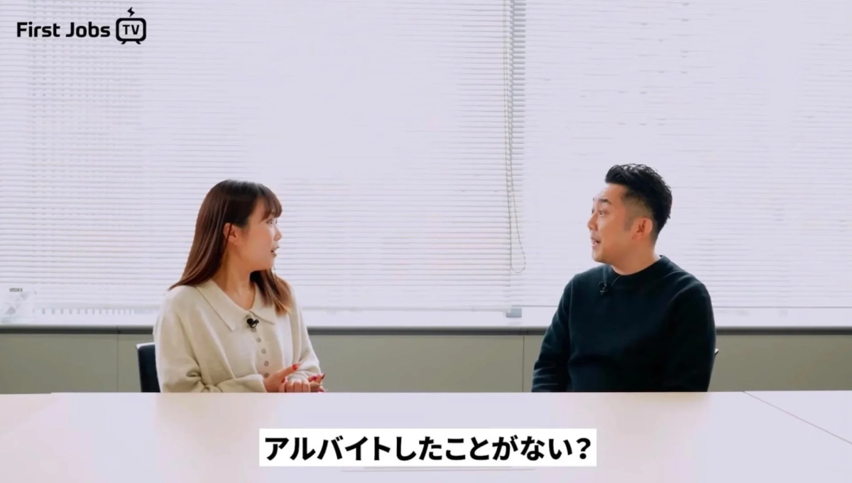 社員と対談する様子