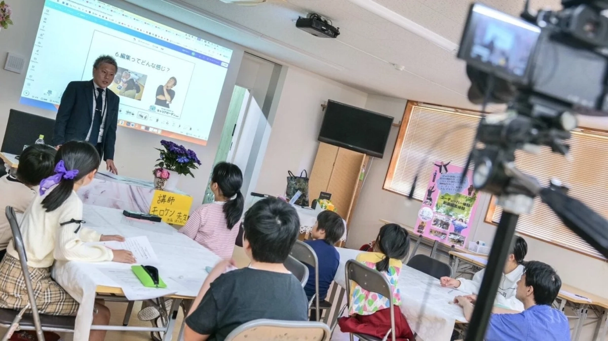 子どもたちが動画編集を学ぶYouTuber体験の授業
