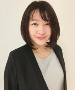 炭 沙織 氏