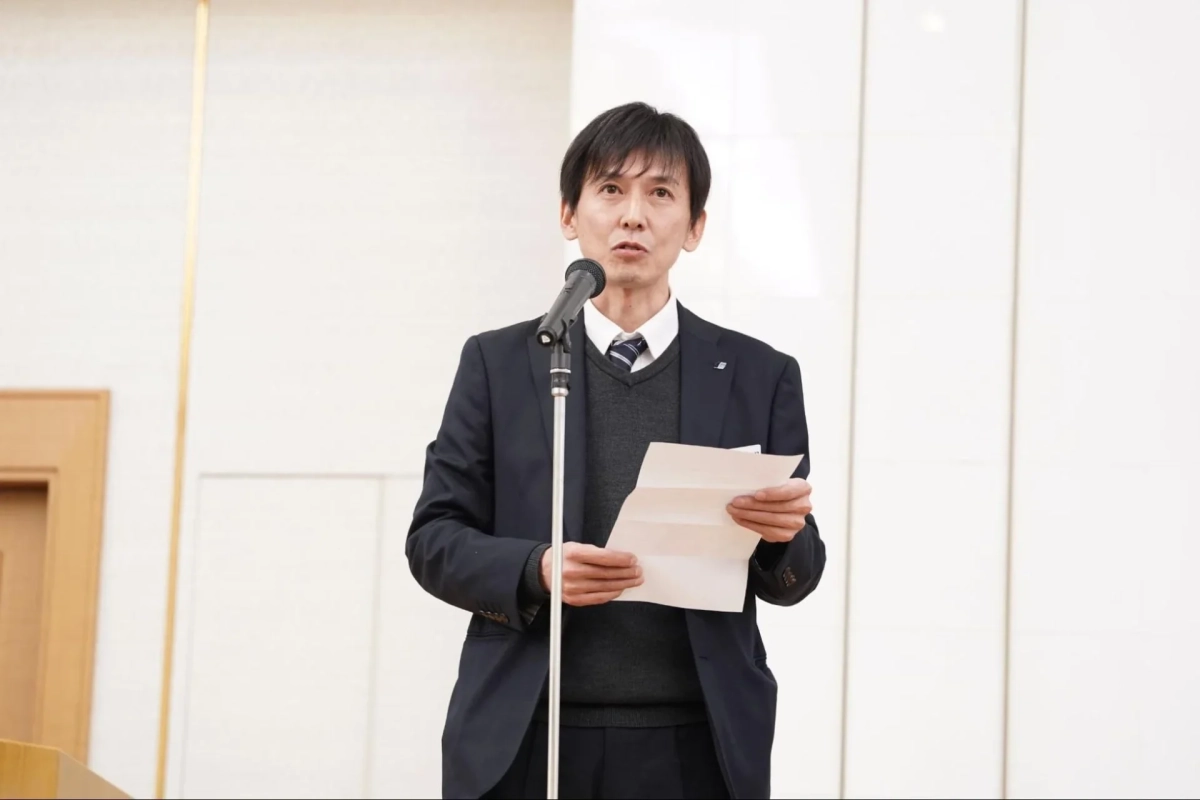 チーム改善賞 最優秀賞 受賞者コメント時の男性
