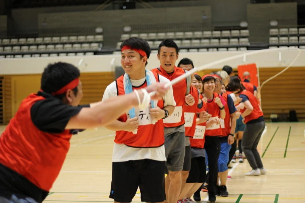 運動会でのリレー競技の様子