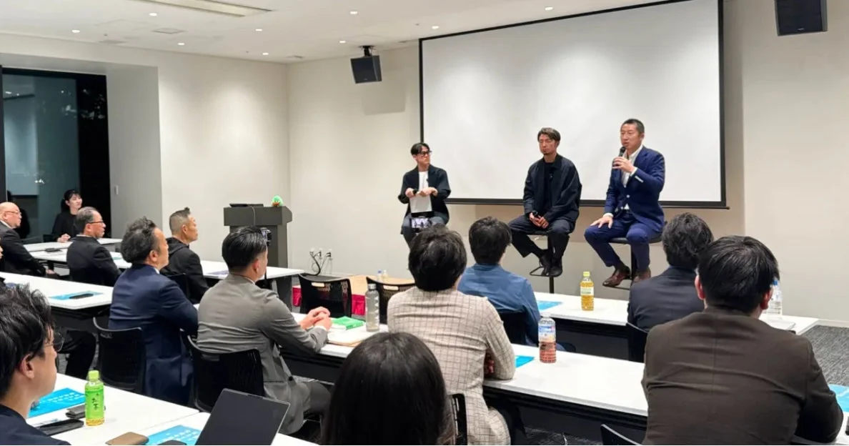 聴衆を含む会場の様子