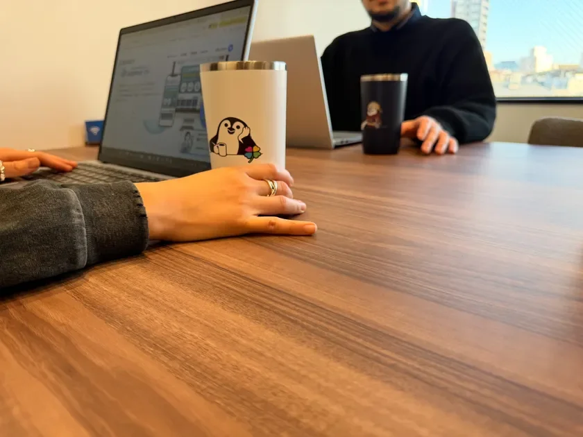 作成したマイボトルを使用する社員
