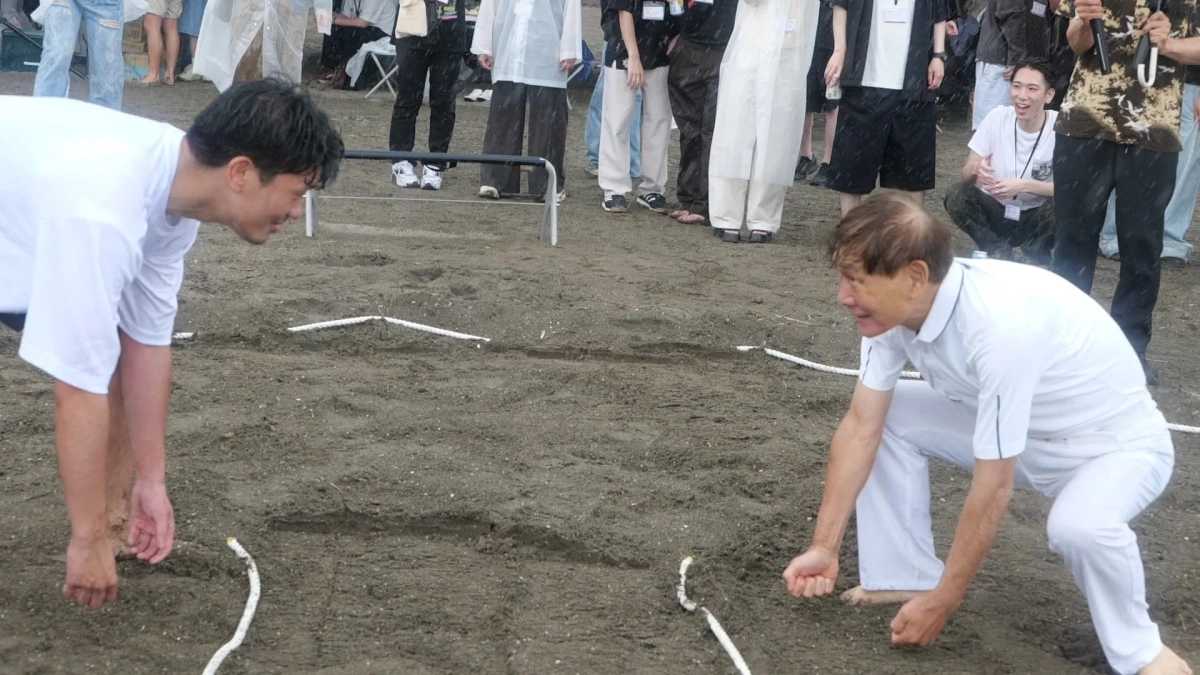 男子相撲の様子