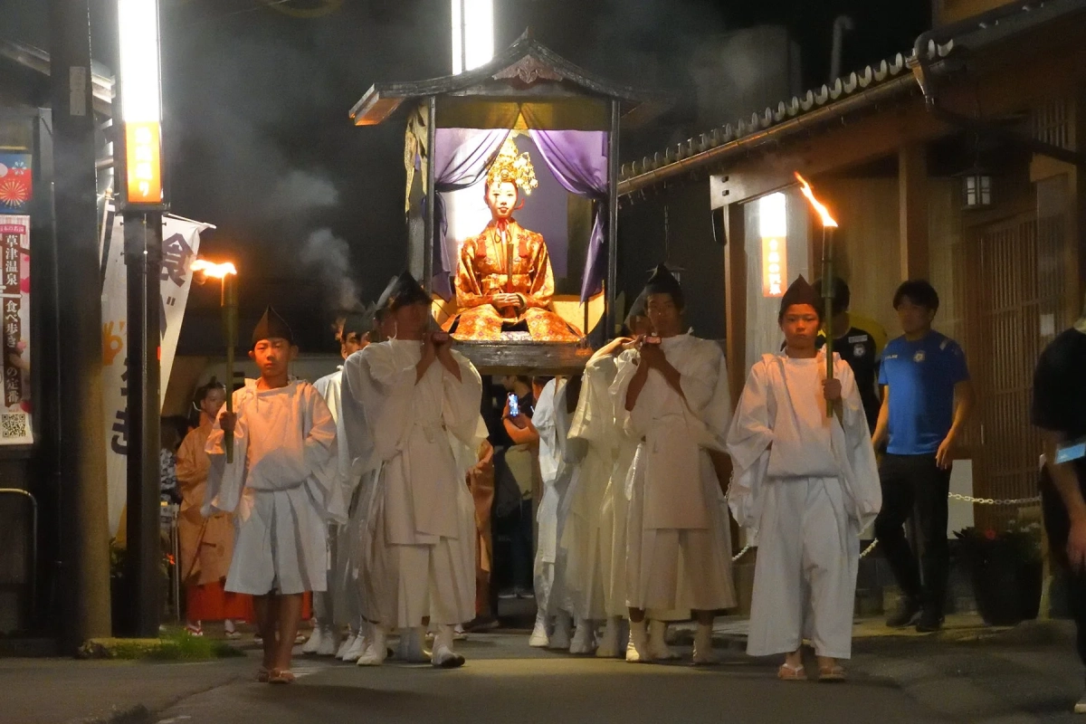草津温泉感謝祭の様子
