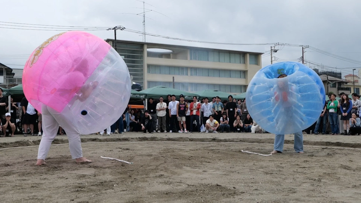バブル相撲の様子