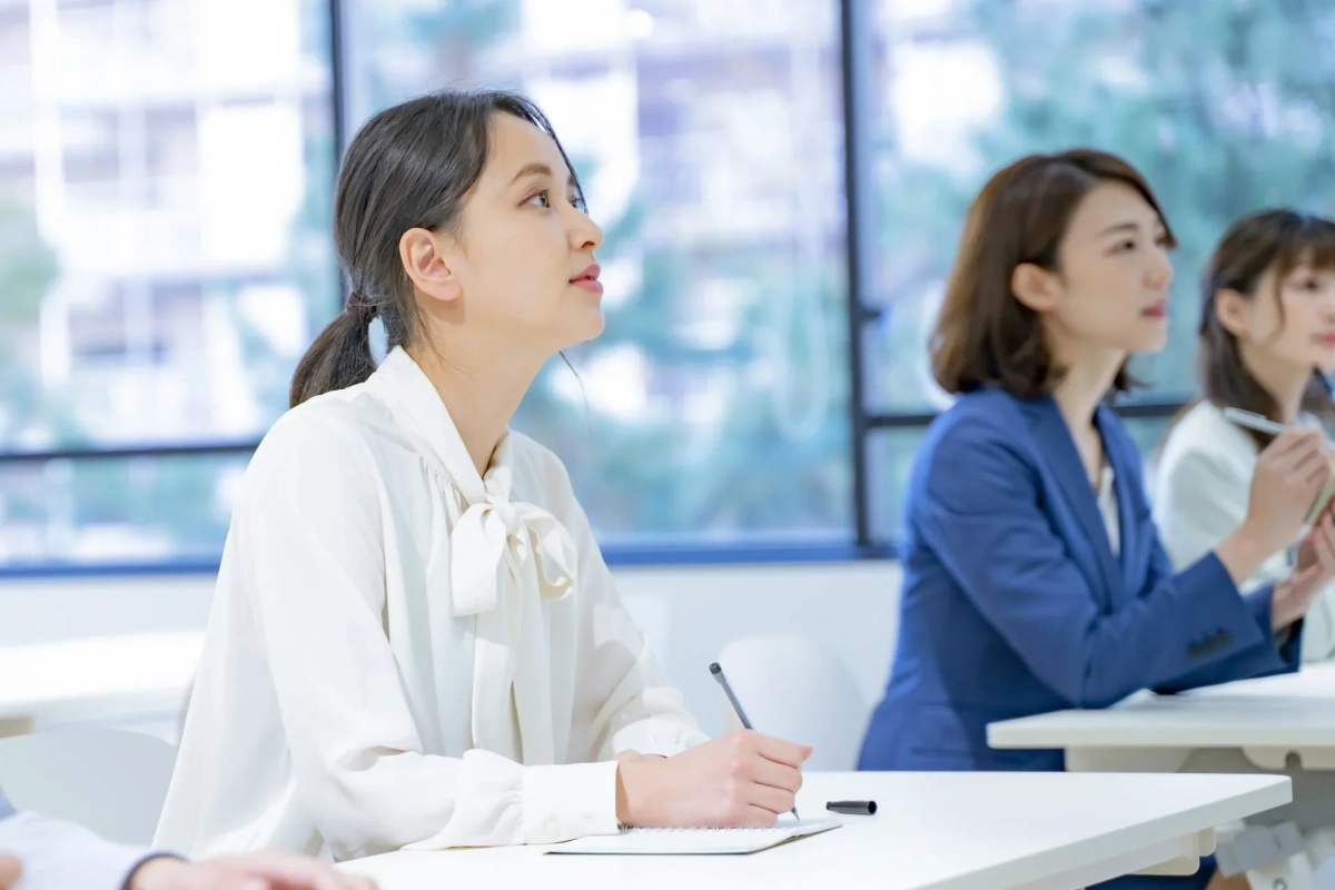 セミナーで学ぶ女性たち