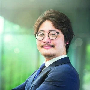石井 遼介 氏