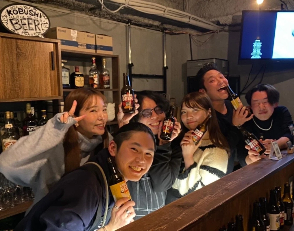 KOBUSHI BEERでの乾杯の様子