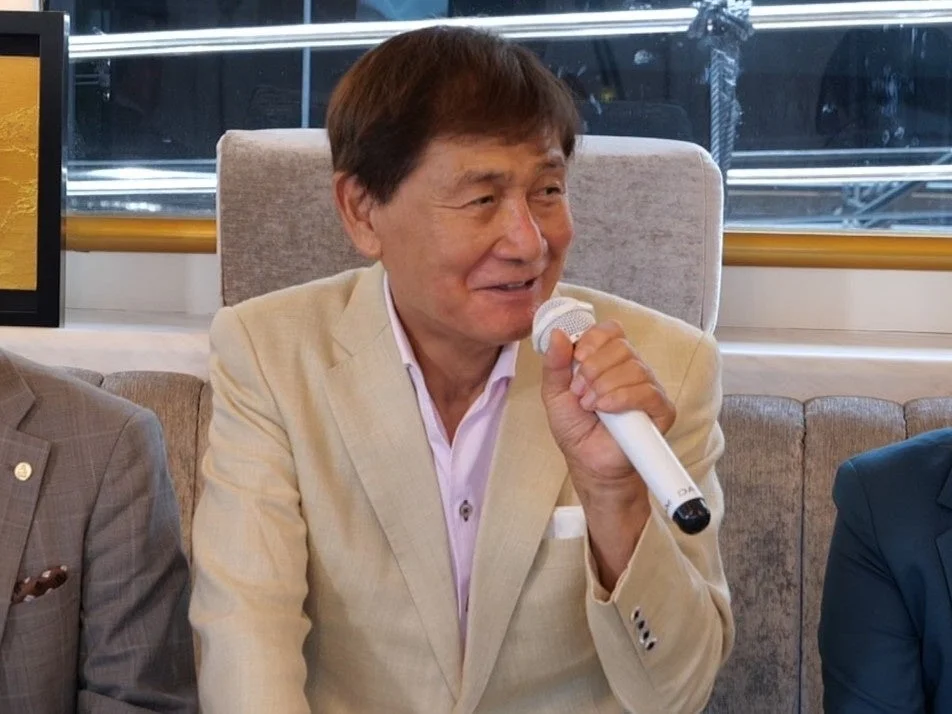 マイクを手に話す渡辺会長