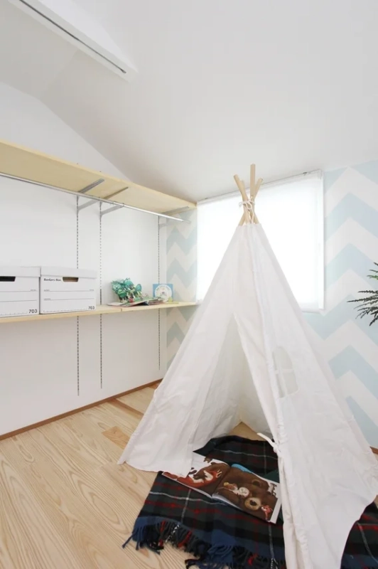 ティピーテントのある子ども部屋