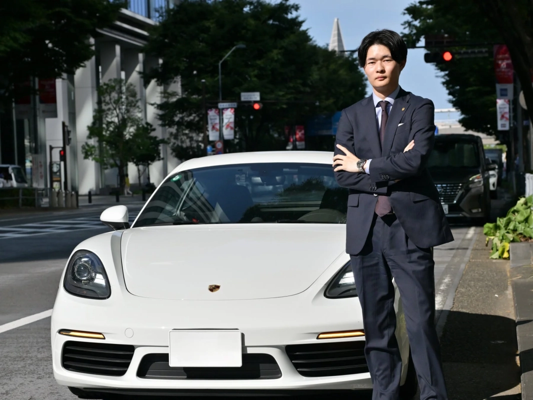 高級車と男性