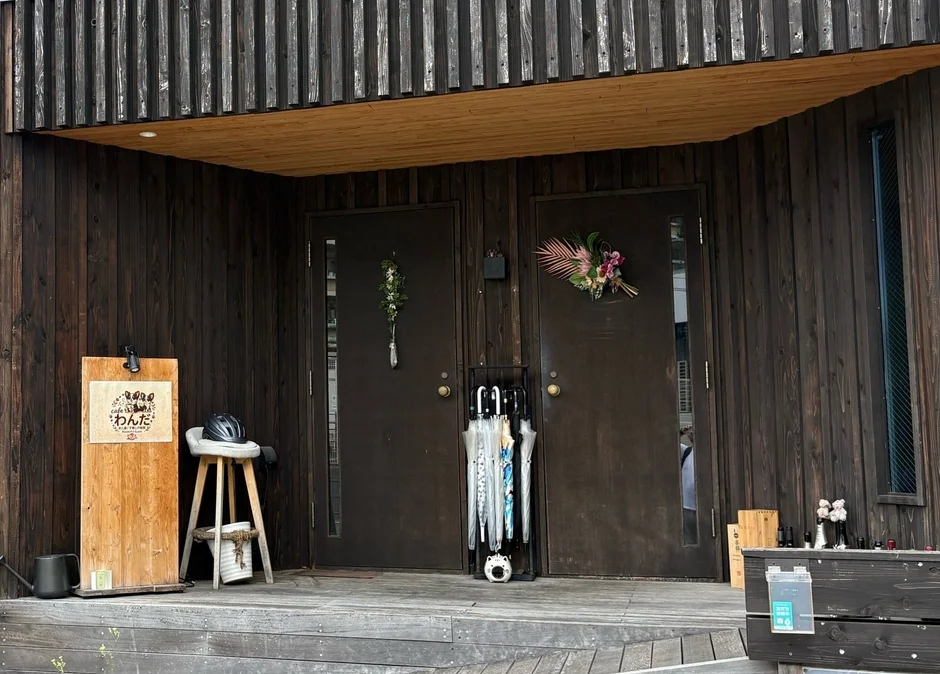 cafeわんだの入り口