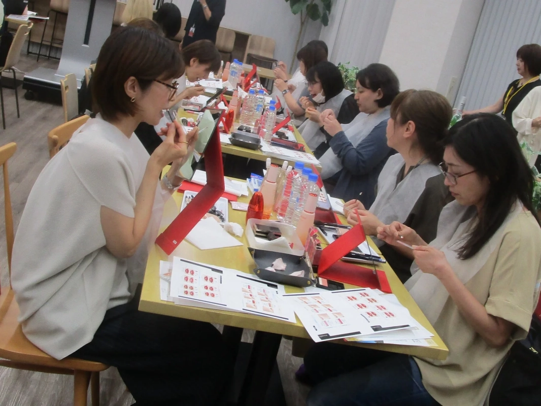 メイクアップ練習の様子