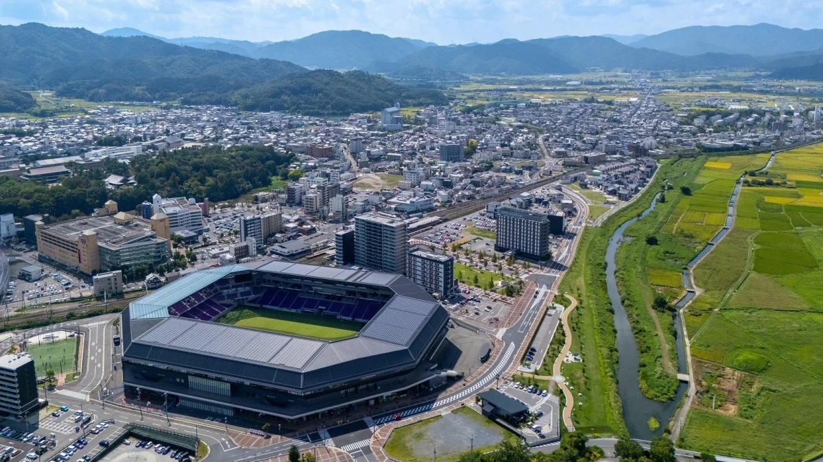 亀岡市の風景(スタジアムと都市)