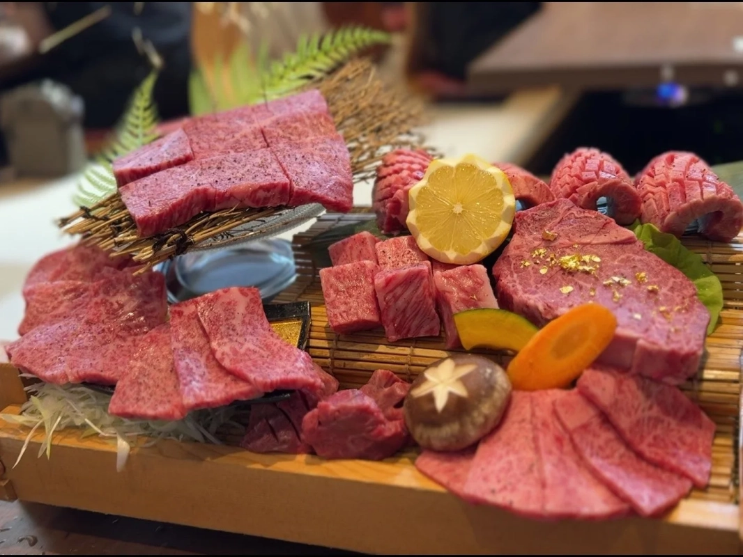 豪華な和牛の盛り合わせ